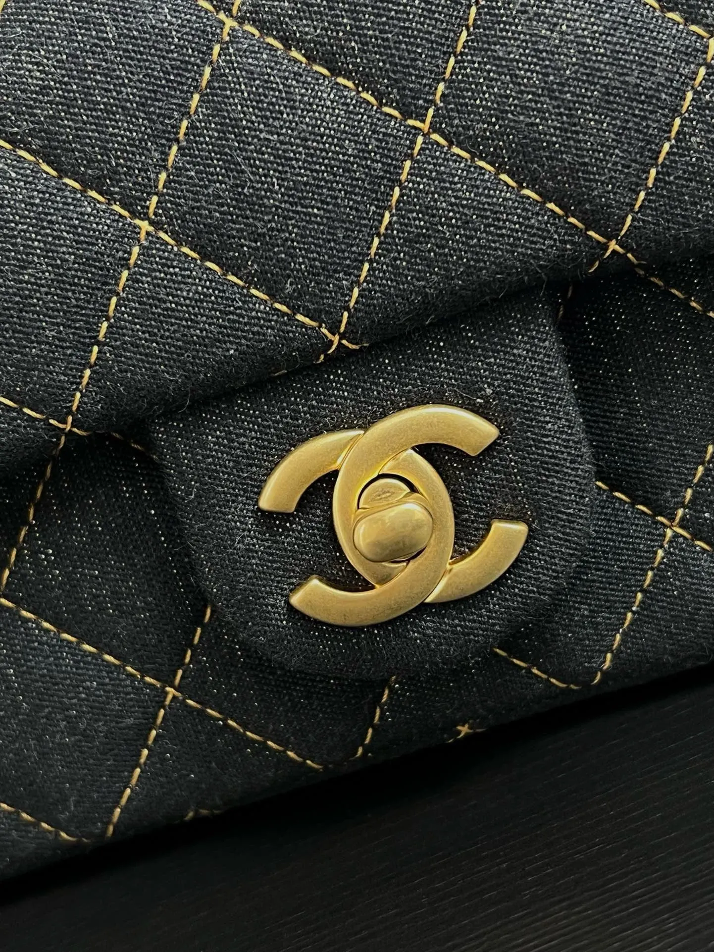 CC1050 Mini Classic Handbag / HIGHEST QUALITY VERSION / 4.7 x 7.9 x 2.4in