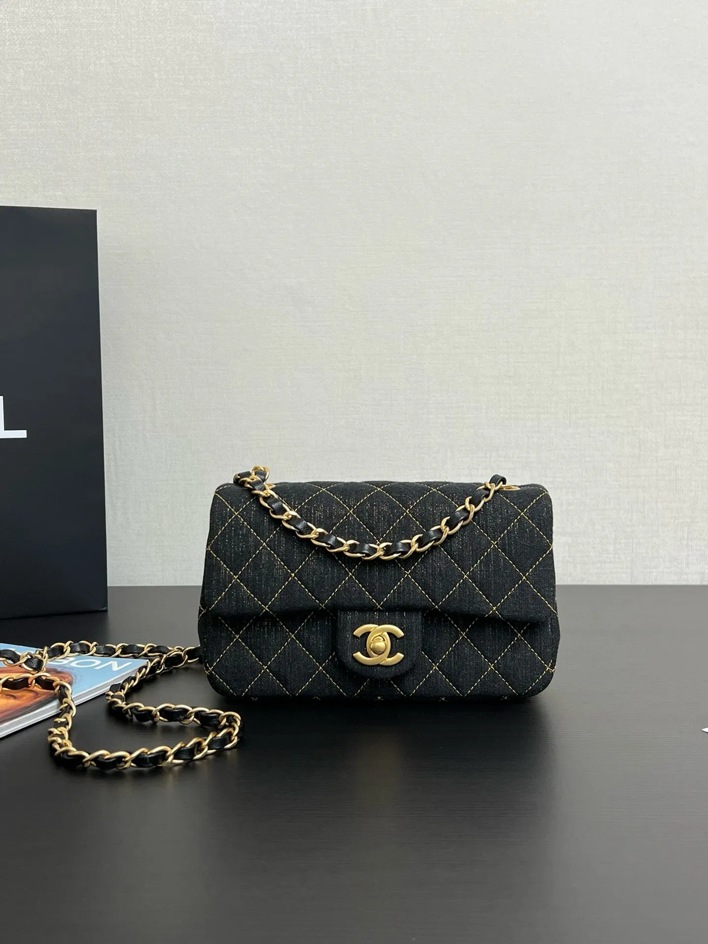 CC1050 Mini Classic Handbag / HIGHEST QUALITY VERSION / 4.7 x 7.9 x 2.4in