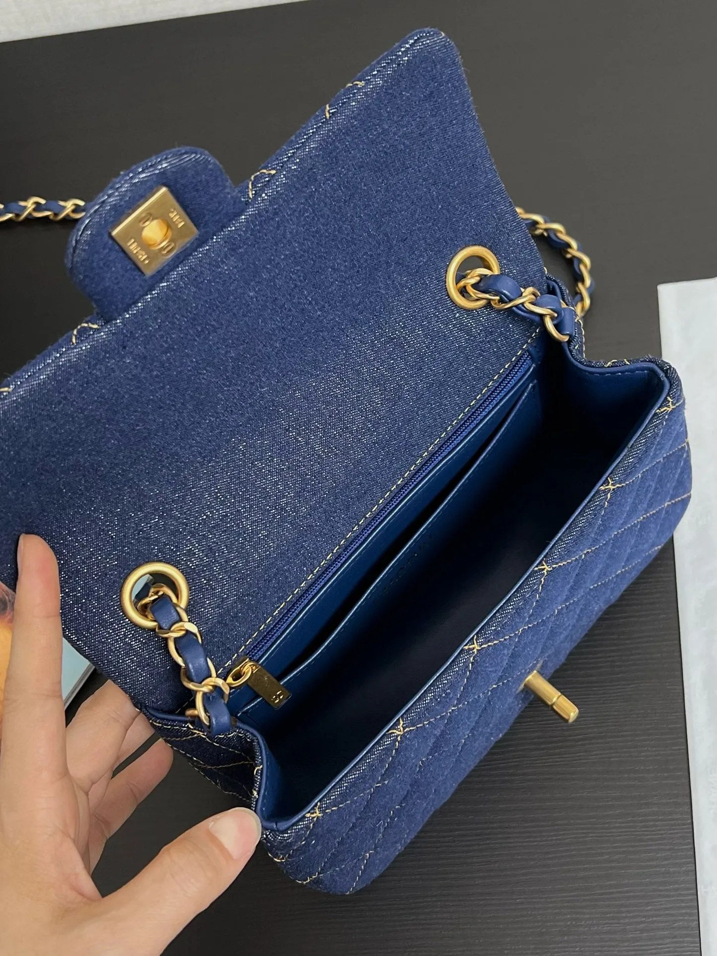 CC1050 Mini Classic Handbag / HIGHEST QUALITY VERSION / 4.7 x 7.9 x 2.4in