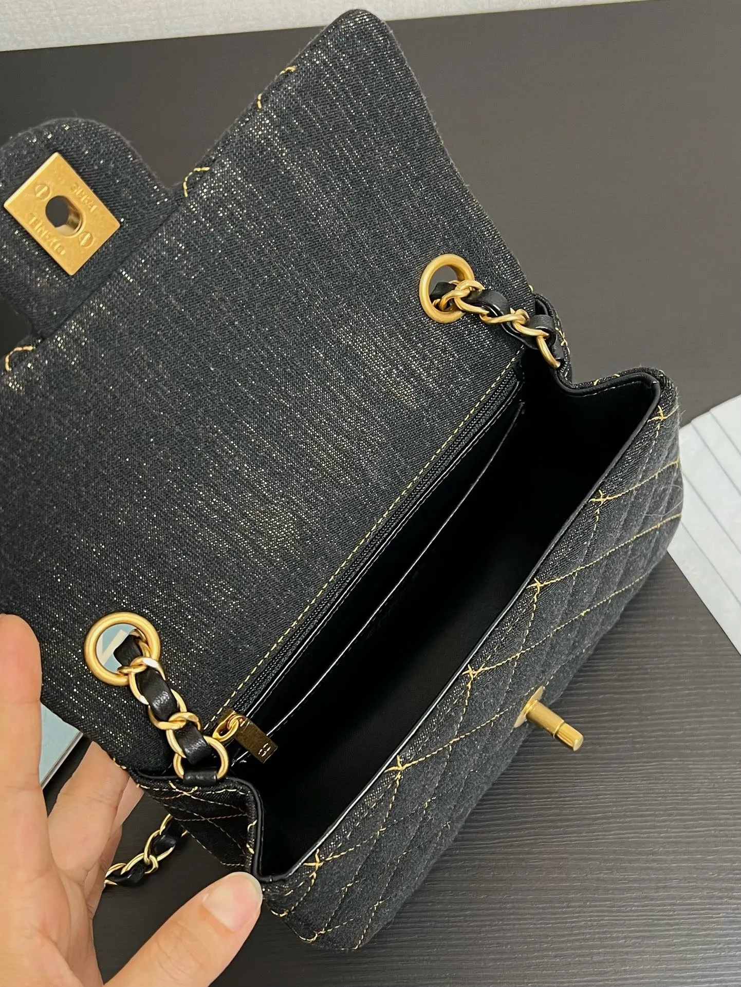 CC1050 Mini Classic Handbag / HIGHEST QUALITY VERSION / 4.7 x 7.9 x 2.4in