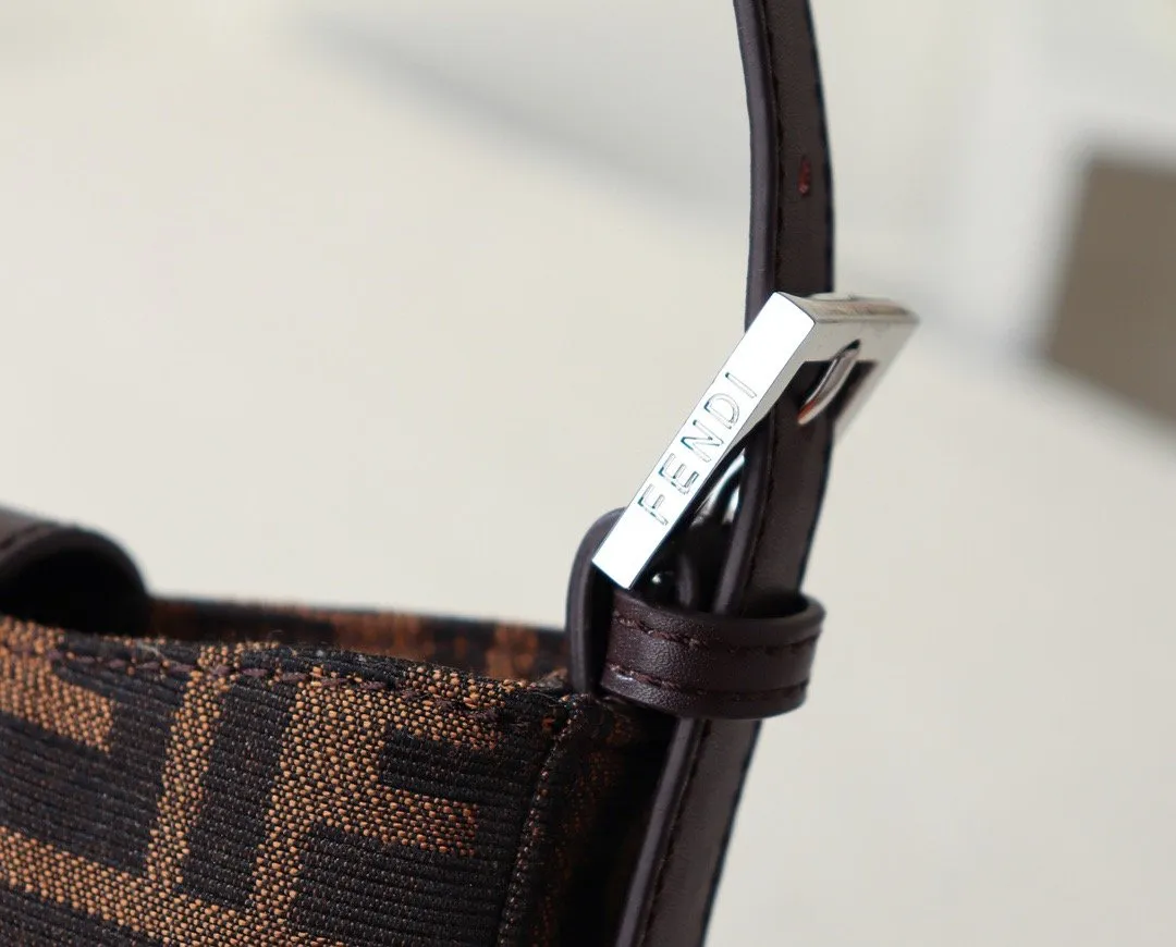 EN   Designer bags by Fendi 099