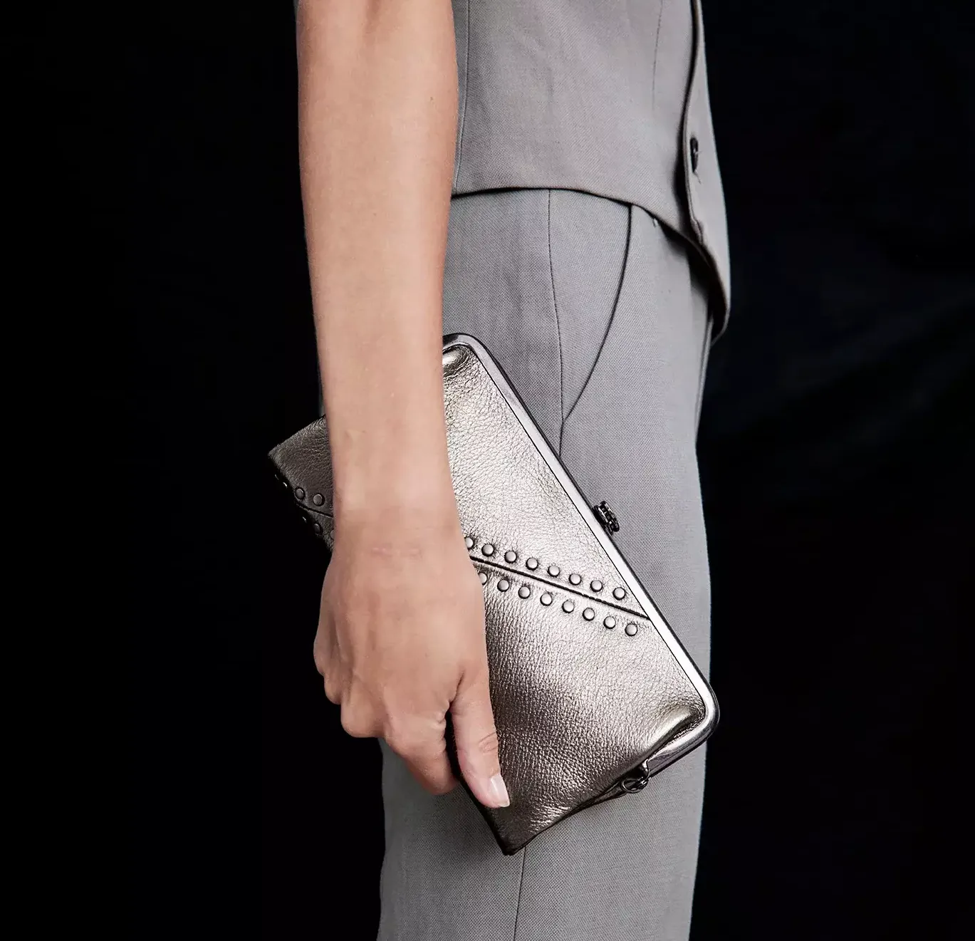 Hobo - Lauren Clutch-Wallet - Pewter with Studs