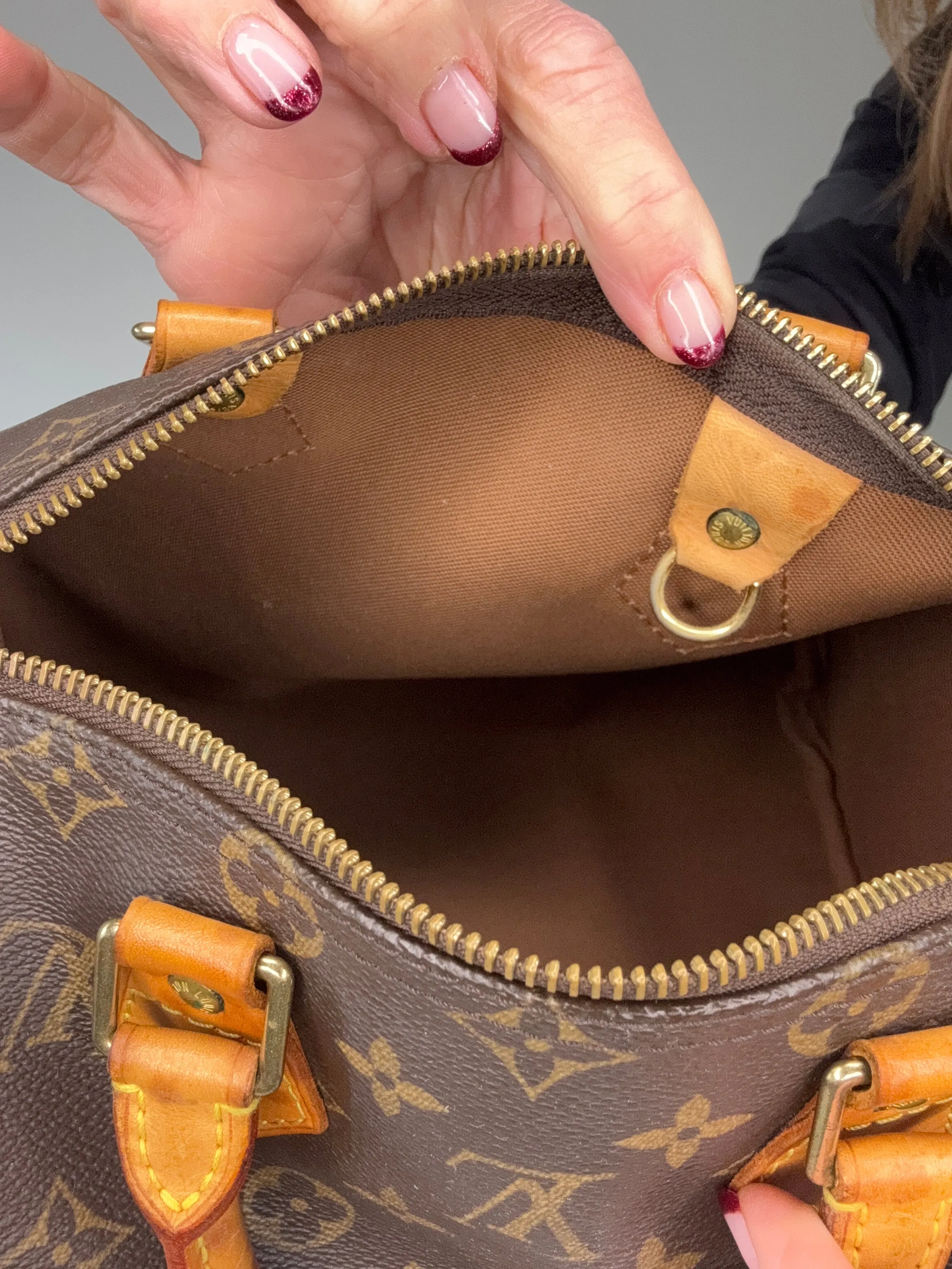 Louis Vuitton Monogram Speedy 25
