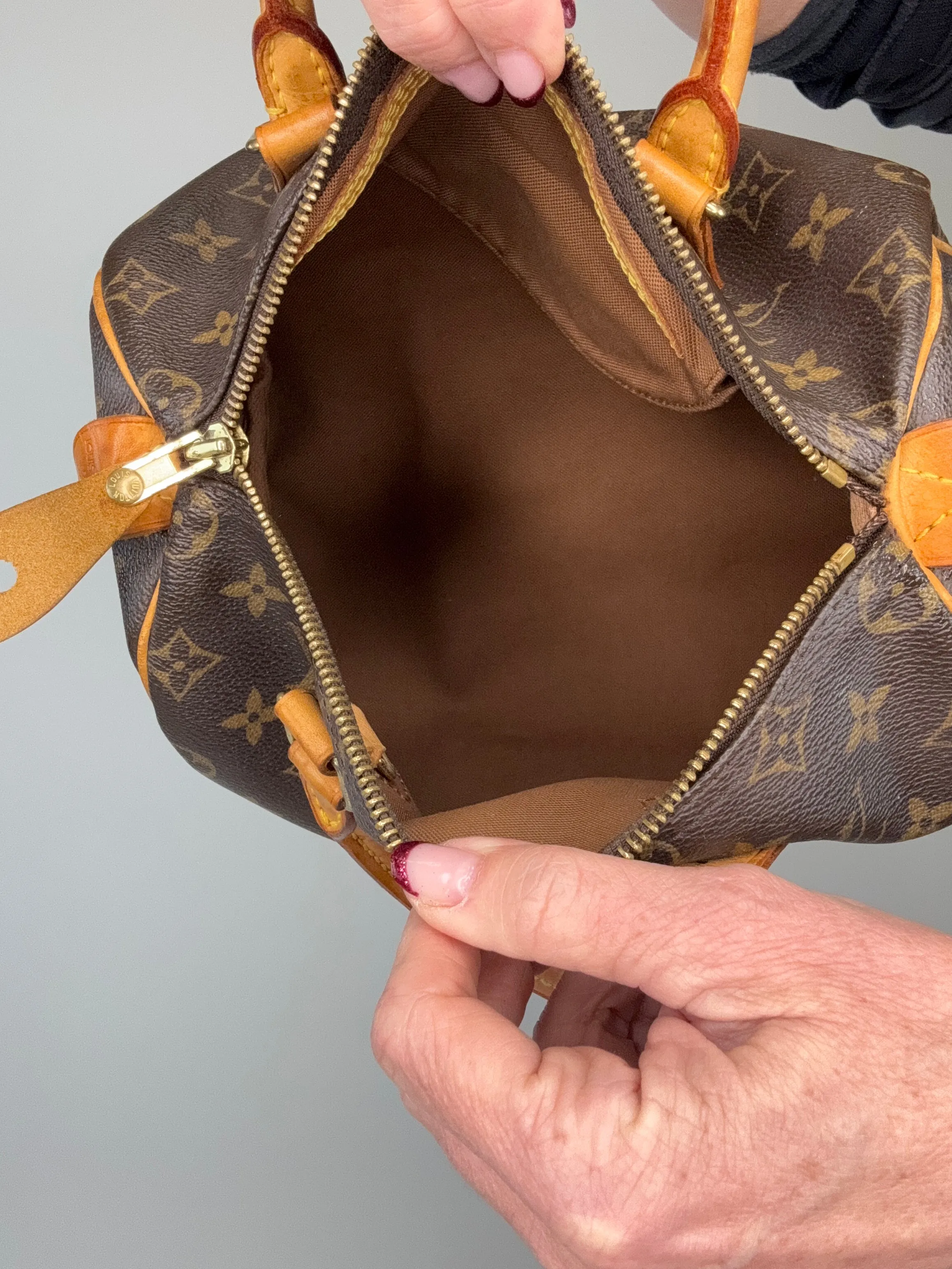 Louis Vuitton Monogram Speedy 25