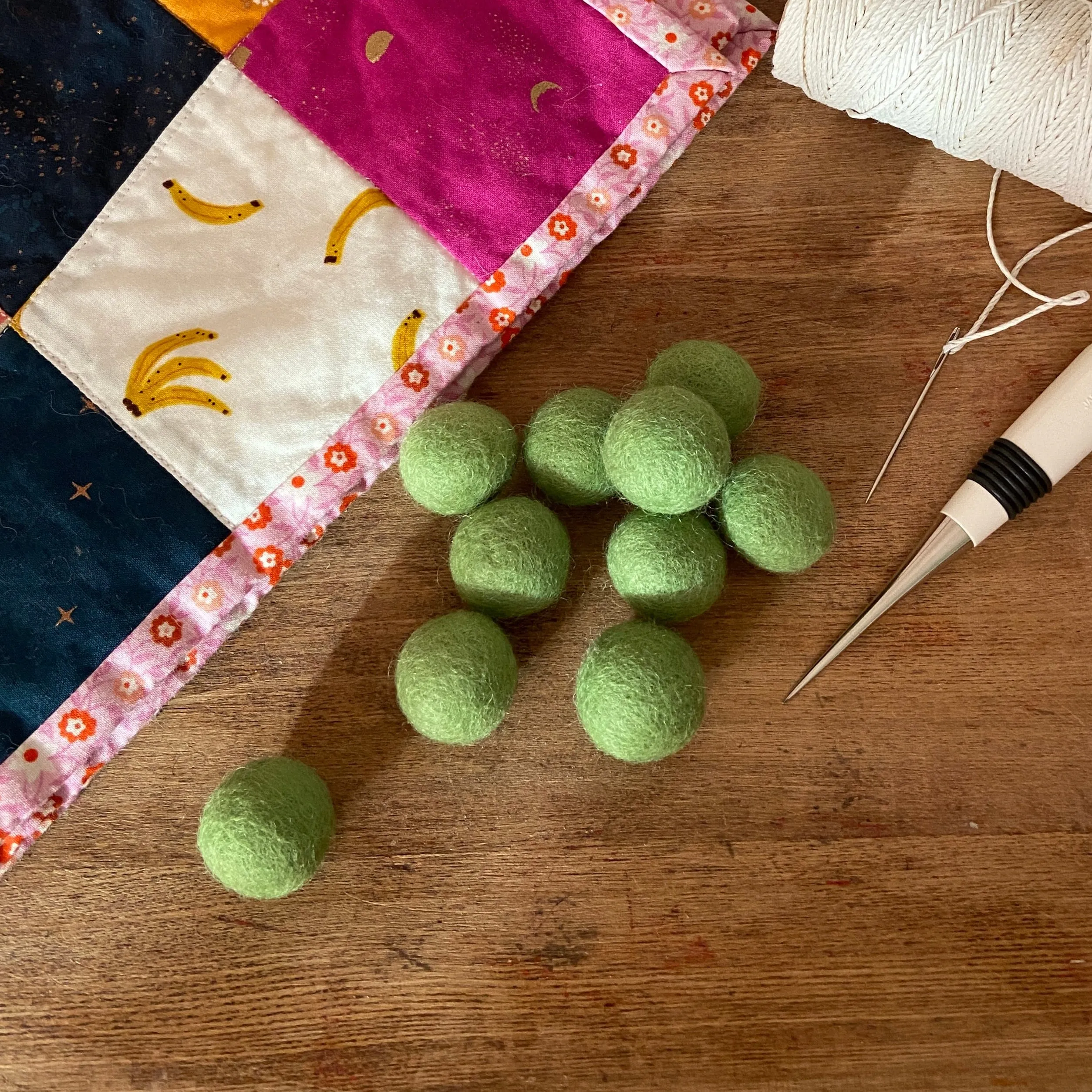 Wool Felt Balls - #34 Lichen - Ten 1" Balls, 2.2cm